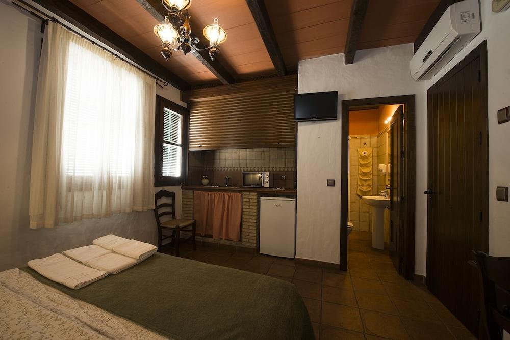 Hostal Torre De Guzman コニル・デ・ラ・フロンテラ エクステリア 写真