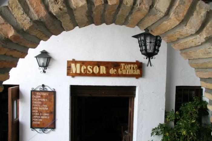 Hostal Torre De Guzman コニル・デ・ラ・フロンテラ エクステリア 写真