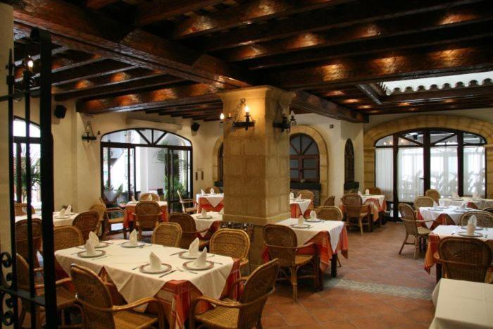 Hostal Torre De Guzman コニル・デ・ラ・フロンテラ エクステリア 写真