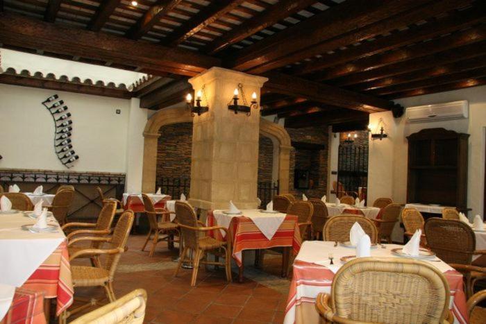 Hostal Torre De Guzman コニル・デ・ラ・フロンテラ エクステリア 写真