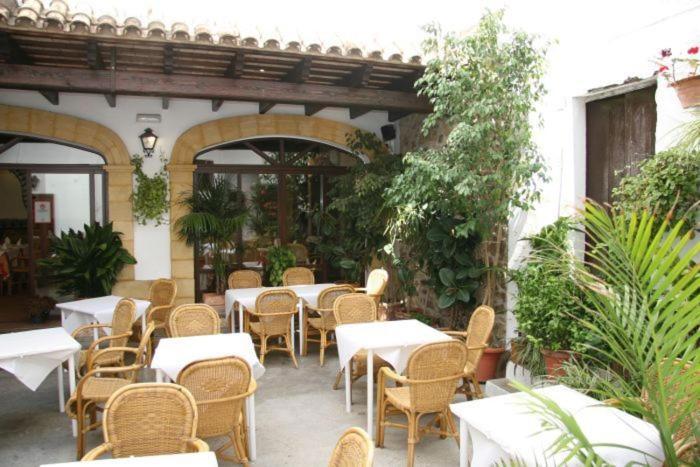 Hostal Torre De Guzman コニル・デ・ラ・フロンテラ エクステリア 写真