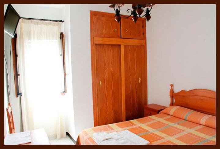 Hostal Torre De Guzman コニル・デ・ラ・フロンテラ 部屋 写真
