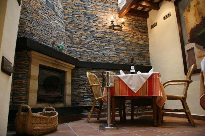 Hostal Torre De Guzman コニル・デ・ラ・フロンテラ エクステリア 写真