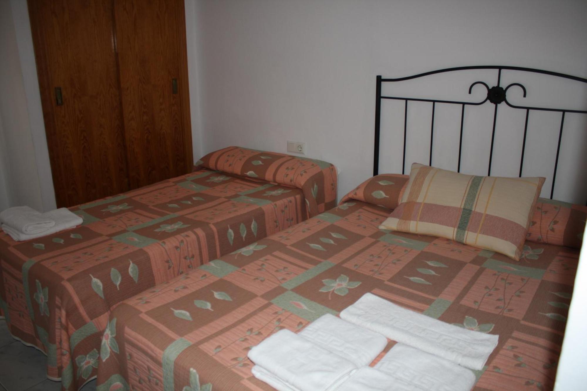 Hostal Torre De Guzman コニル・デ・ラ・フロンテラ エクステリア 写真