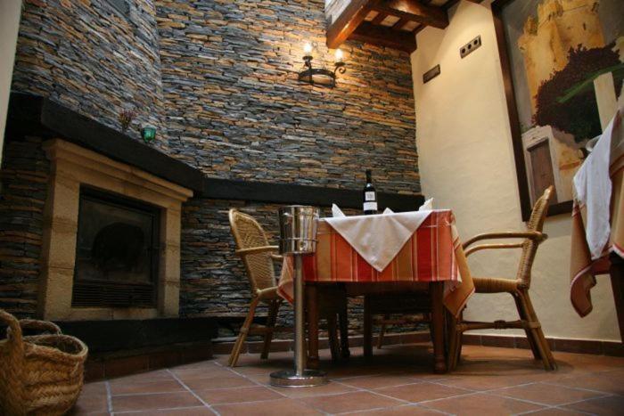 Hostal Torre De Guzman コニル・デ・ラ・フロンテラ エクステリア 写真