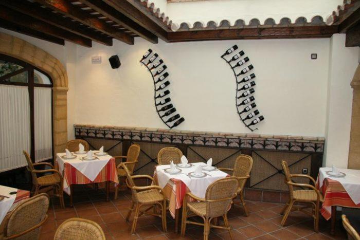Hostal Torre De Guzman コニル・デ・ラ・フロンテラ エクステリア 写真
