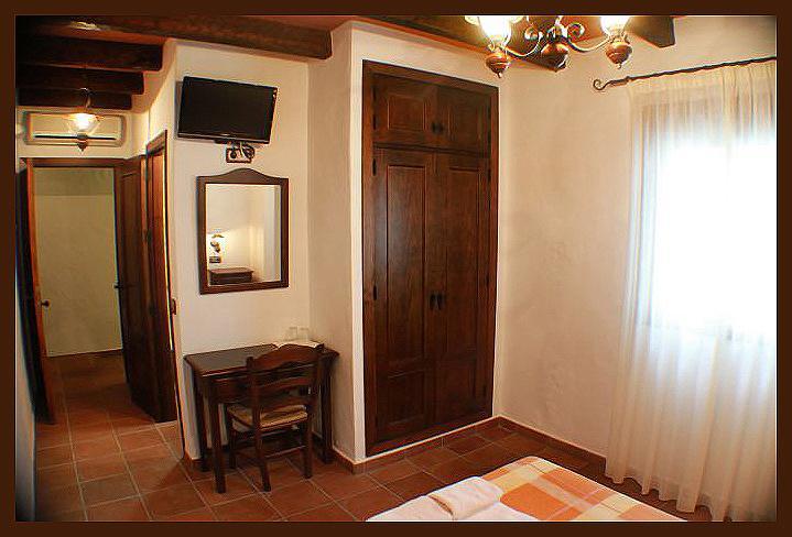 Hostal Torre De Guzman コニル・デ・ラ・フロンテラ エクステリア 写真