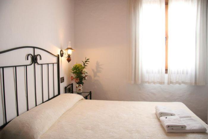 Hostal Torre De Guzman コニル・デ・ラ・フロンテラ 部屋 写真